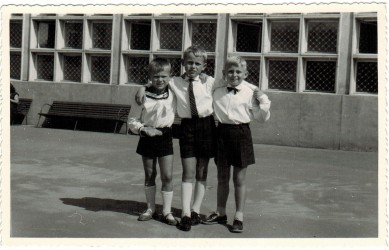 Trójka uczniów szkoły