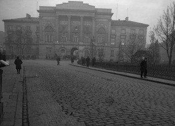 Pałac Mostowskich w latach