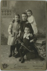 Wacława (pierwsza z lewej),