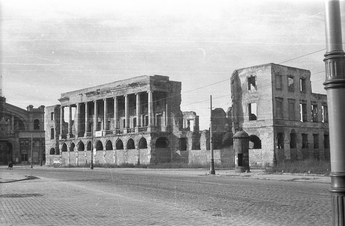 Październik 1947 roku. 