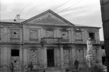 Październik 1947 roku.