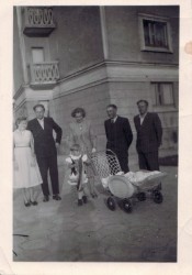 Elegancko ubrana rodzina