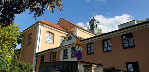 Kościół z tyłu