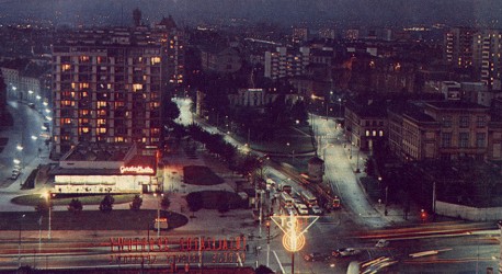 Nocny widok na Trasę W-Z w