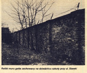 Mur na tyłach budynku