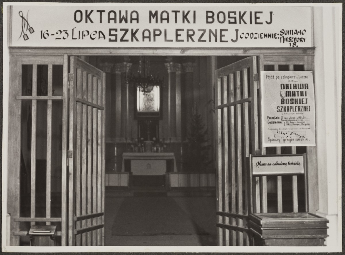 Wejście do kościoła z 