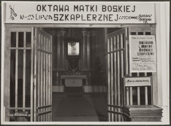 Wejście do kościoła z