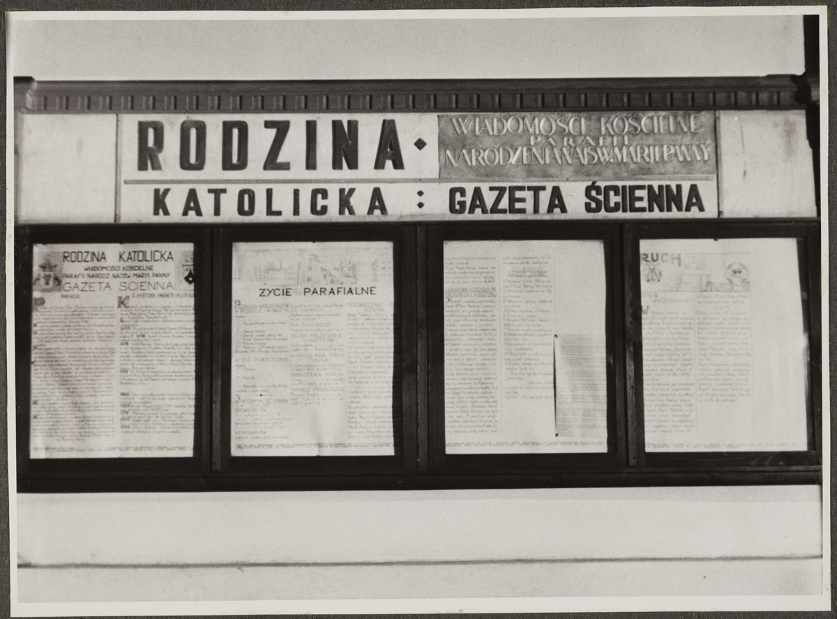 Katolicka gazetka ścienna w 