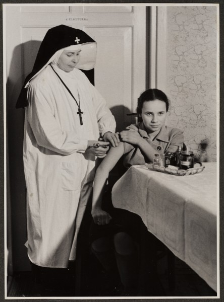 <strong>Al. Solidarności 80</strong>, 1952