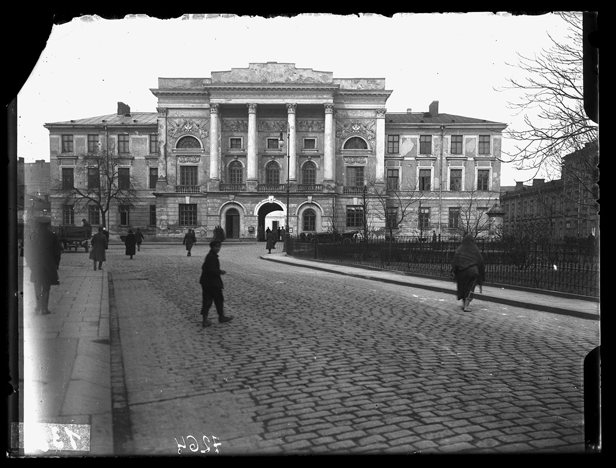 Pałac Mostowskich w latach 
