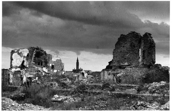 <strong>Muranów</strong>, 1945