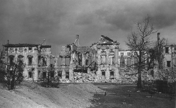 <strong>Plac Krasińskich</strong>, 1945
