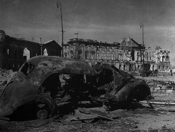 <strong>Plac Krasińskich</strong>, 1945