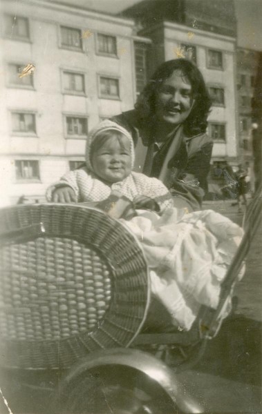 <strong>Nowolipie 21</strong>, 1957