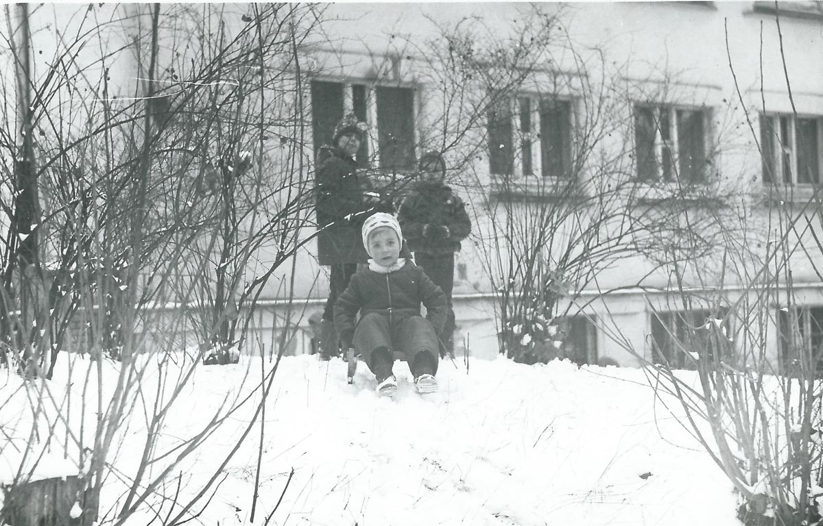 Zimowe zabawy dzieci na 