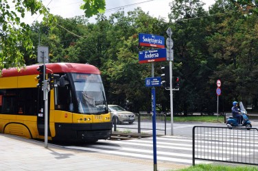 Skrzyżowanie z ul. Świętojerską