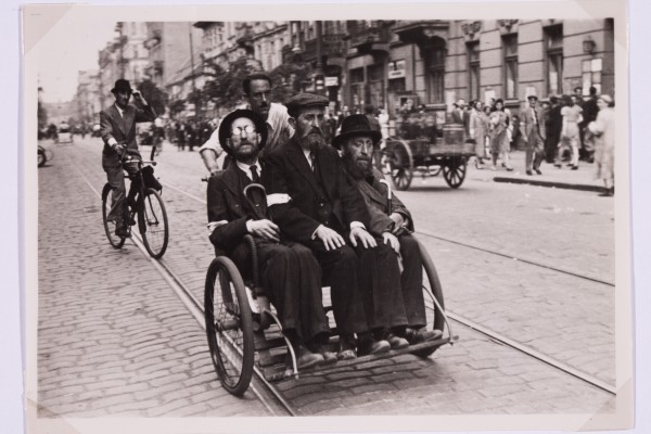 <strong>Al. Solidarności 80</strong>, 1941