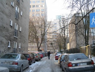 Uliczka wewnątrz osiedla,