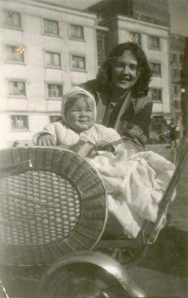 <strong>Nowolipie 21</strong>, 1957