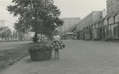 Dziewczynka w kwiecistej
