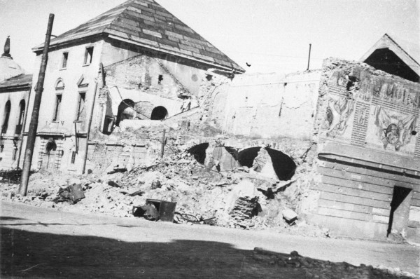 <strong>Nalewki</strong>, 1945