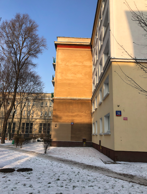Podwórko między budynkami 